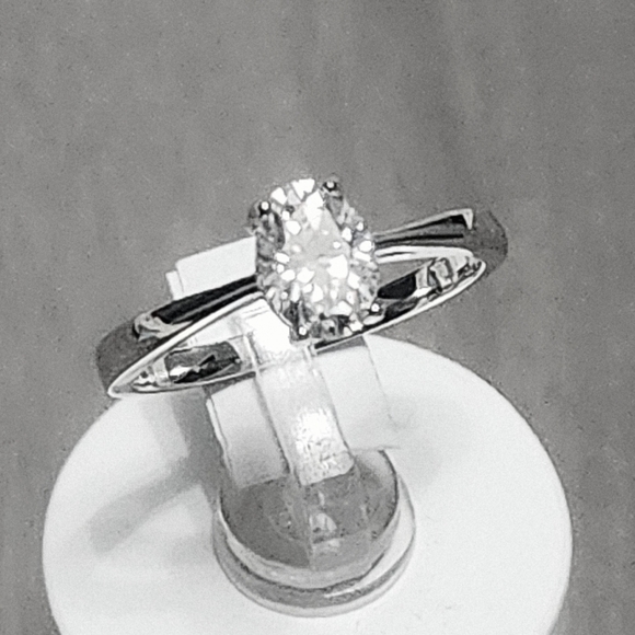 1.00 ct VVS1 - D Solitaire Oval Moissanite  Engagement Ring NEW Certificate - Picture 8 of 12